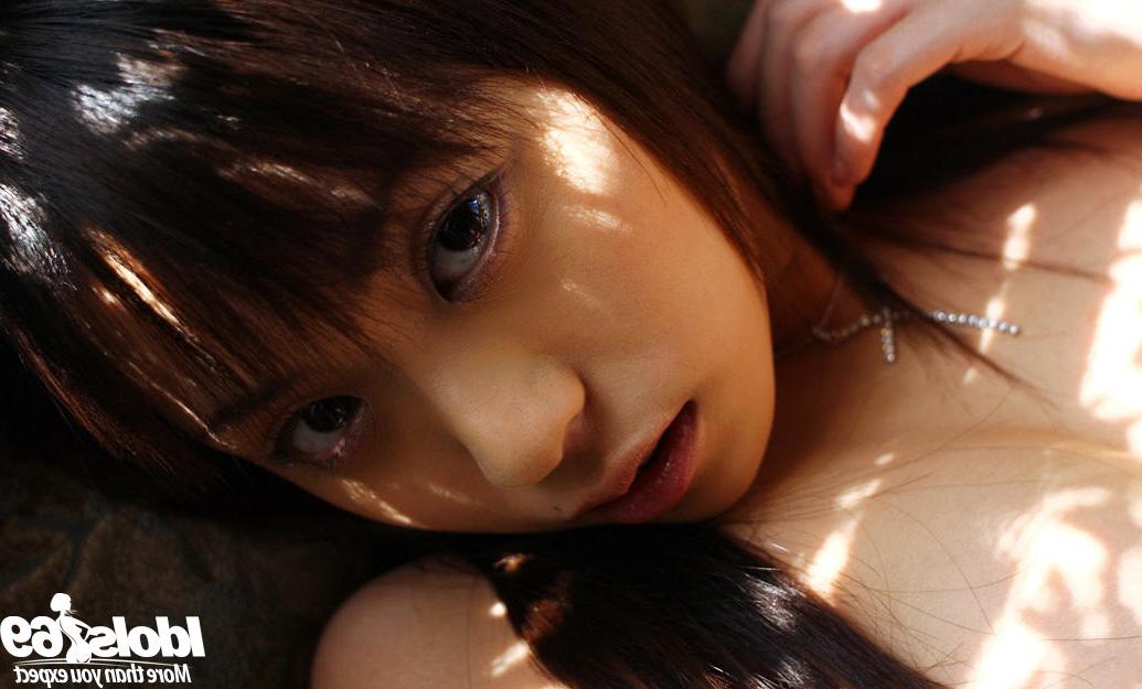 15P Sexy japanese av idol posing in art nudes