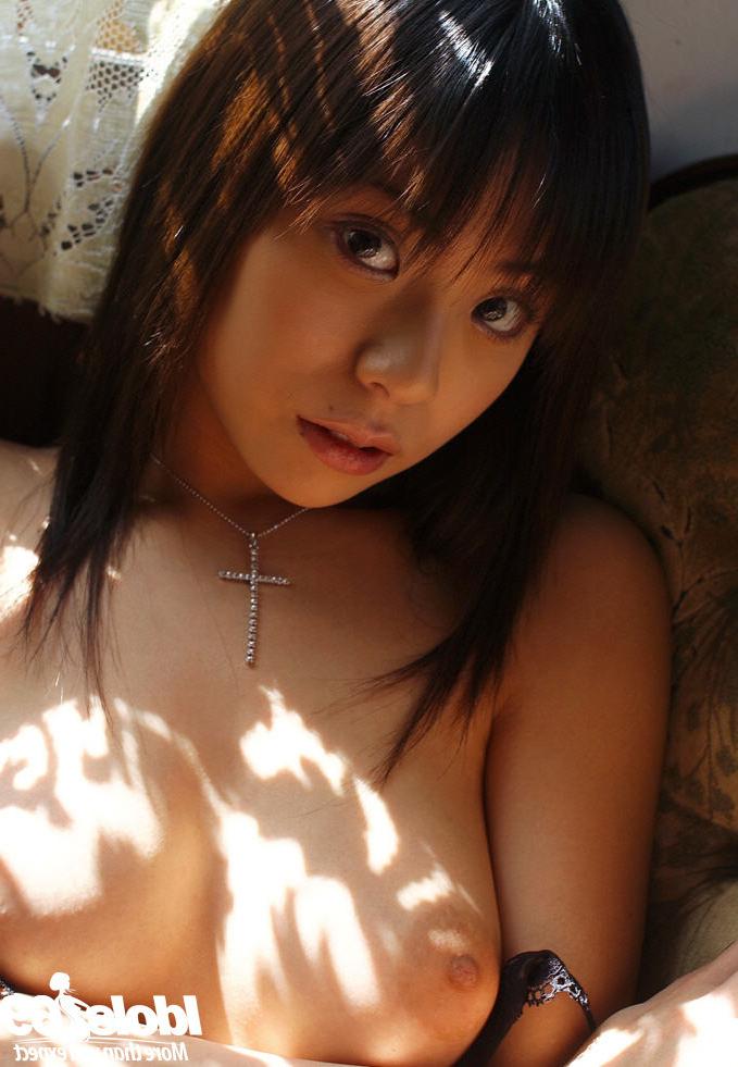 15P Sexy japanese av idol posing in art nudes