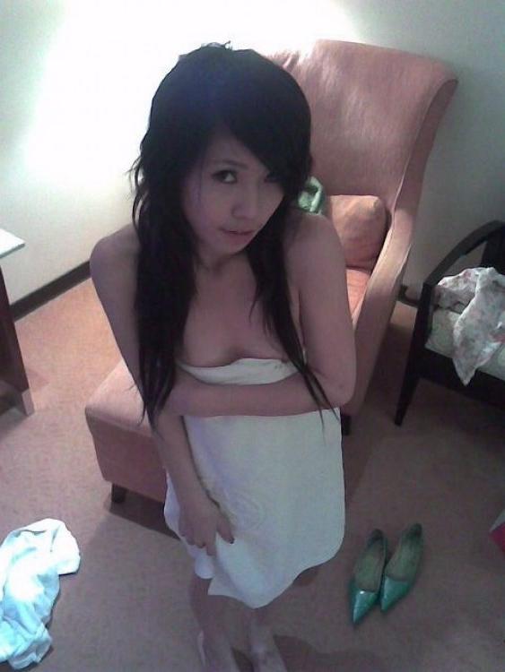 16P Mega oozing hot and delicious Asian girls posing naked
