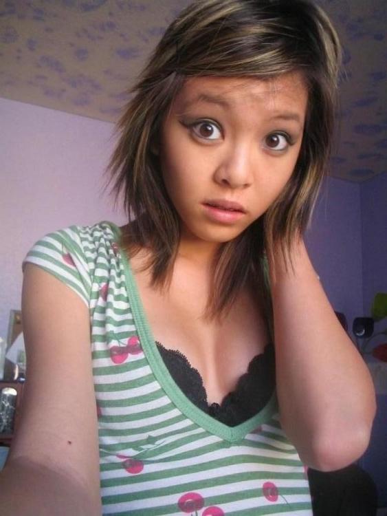 16P Mega oozing hot and delicious Asian girls posing naked