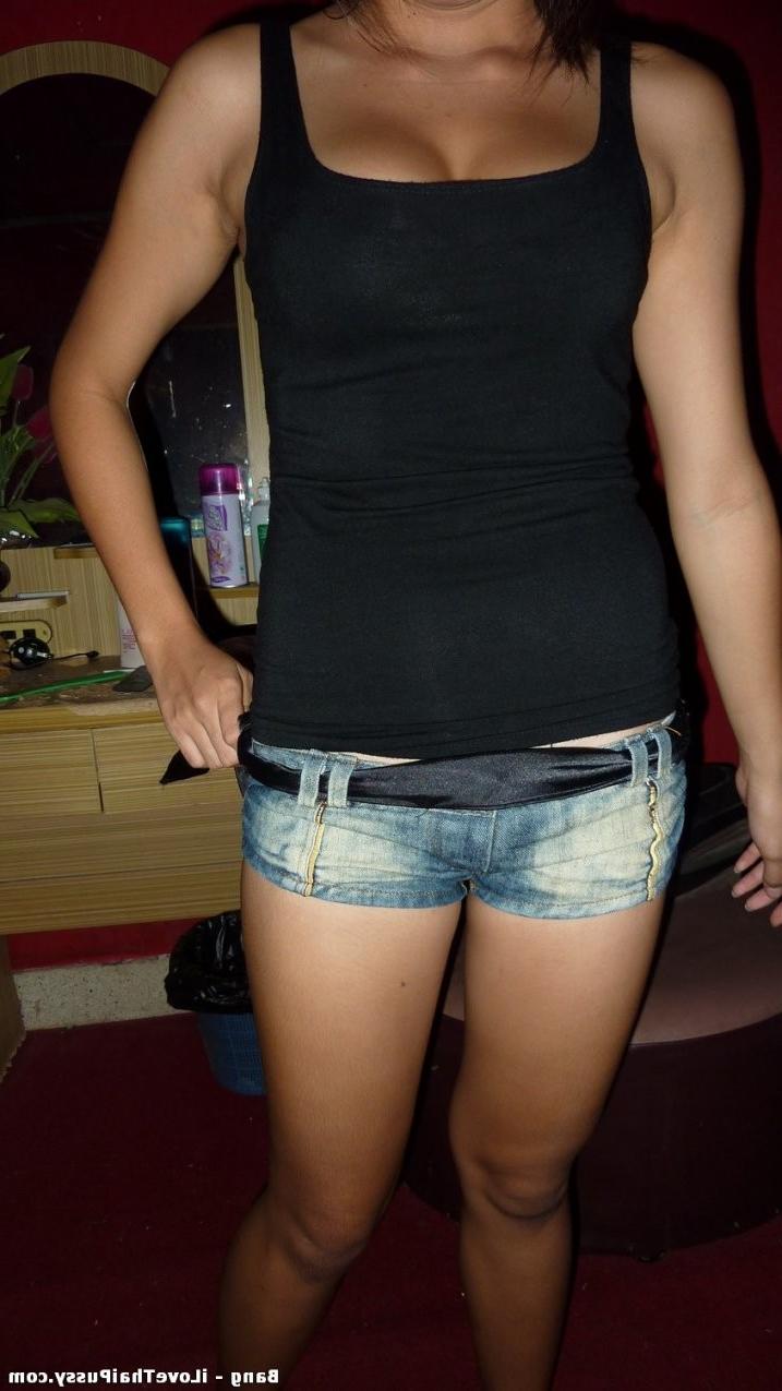 15P Filthy Thai Hooker fucked in a dirty motel room