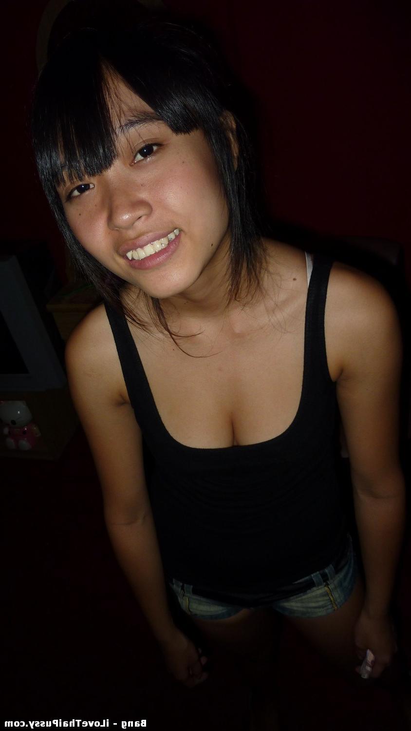 15P Filthy Thai Hooker fucked in a dirty motel room