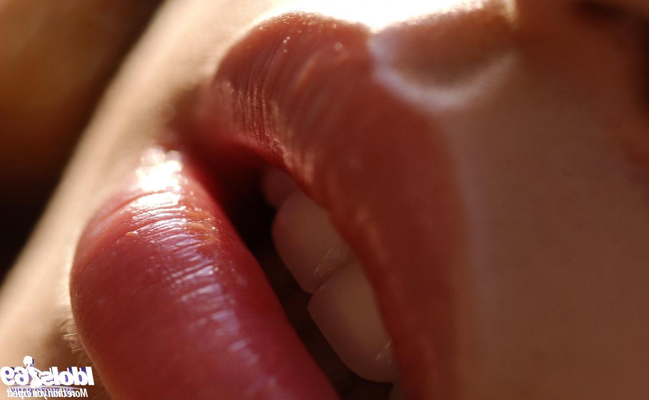 15P Japanese av idol Hikaru Koto nude outdoors