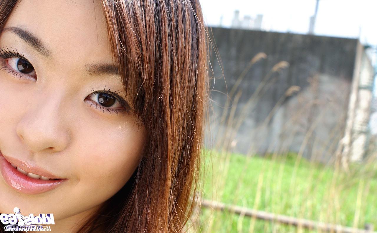 15P Japanese av idol Hikaru Koto nude outdoors
