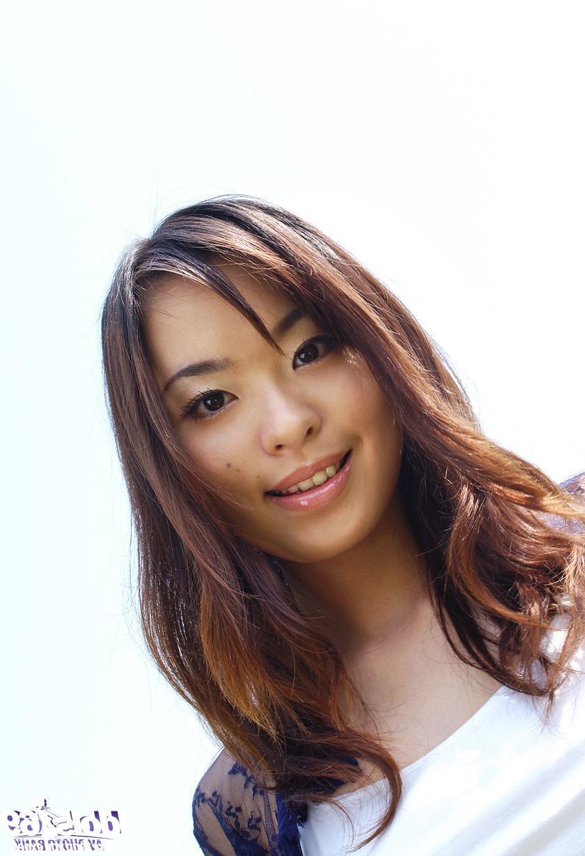15P Japanese av idol Hikaru Koto nude outdoors