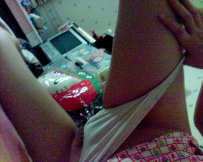 15P Mega oozing hot and delicious Asian girls posing naked