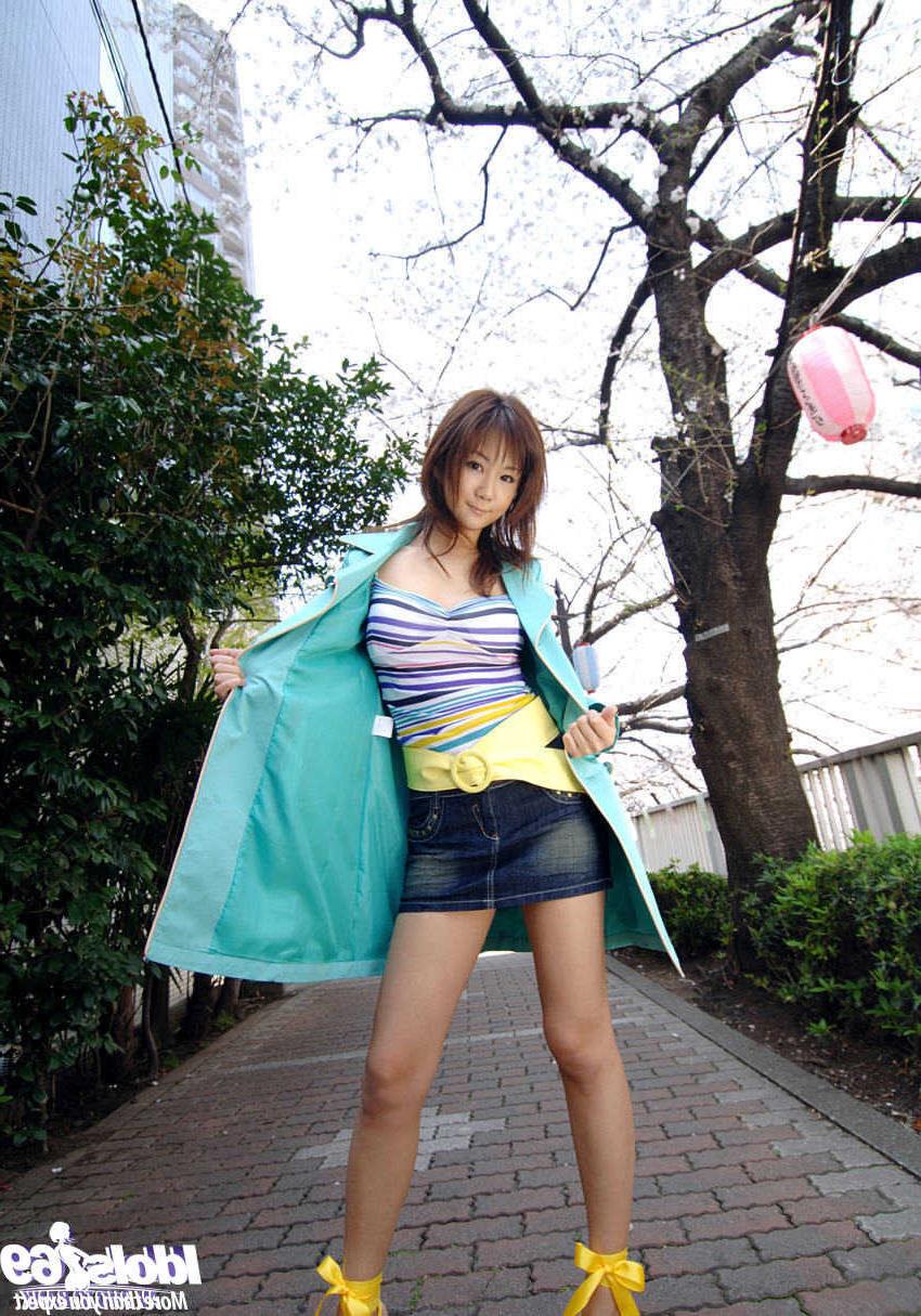 15P Japanese av idol Maki Hoshino in panties
