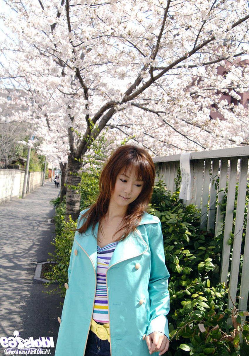 15P Japanese av idol Maki Hoshino in panties