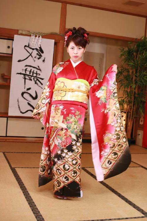 16P Non Nude Cute Japanese Geisha In Full Kimono