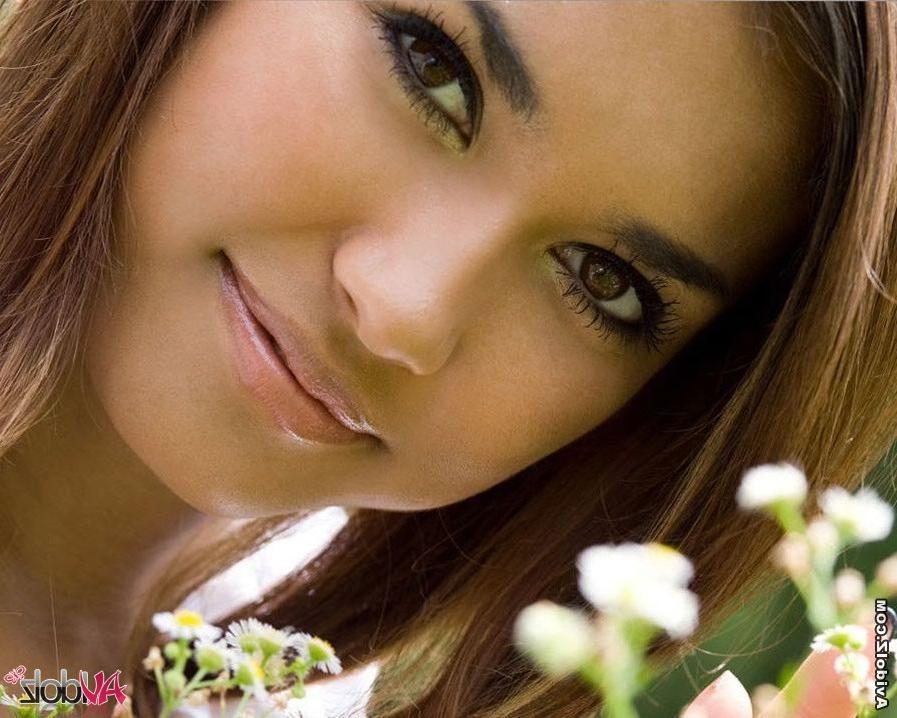 15P Japanese avidol Maria Ozawa posing outdoor