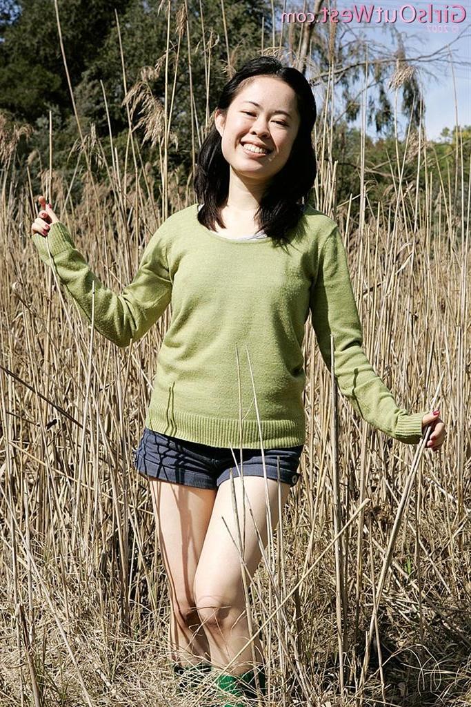 16P Japanese amateur stripping off in the outdoors spreading legs