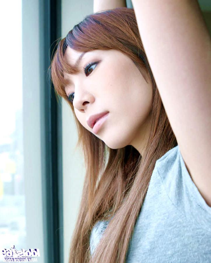 15P Sweet japanese girl naked in a hotel room