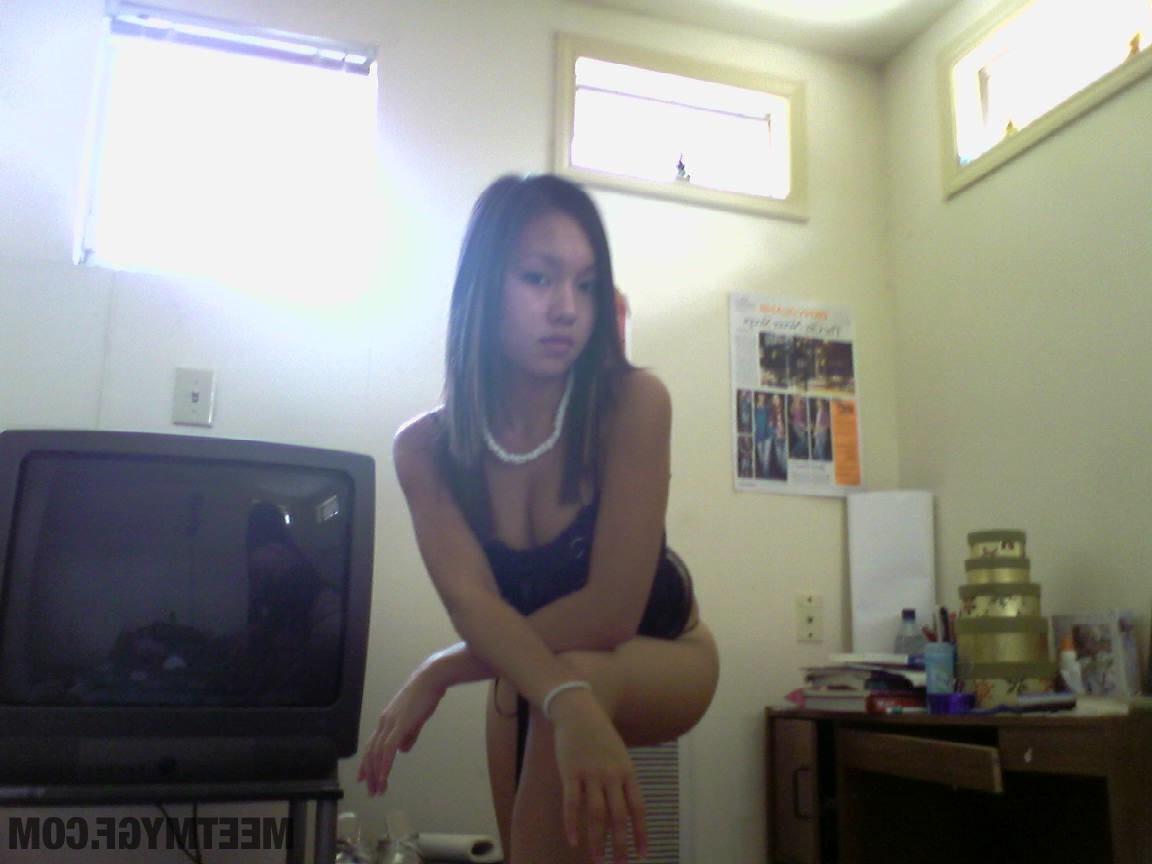 16P Teen Asian babe shows off big tits