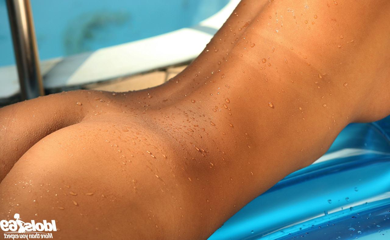 16P Japanese bikini teen swimming