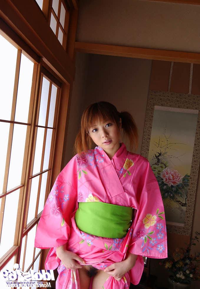 16P Japanese babe in kimono