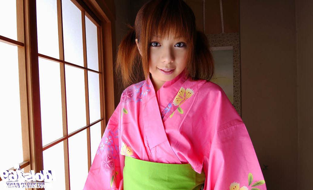 16P Japanese babe in kimono