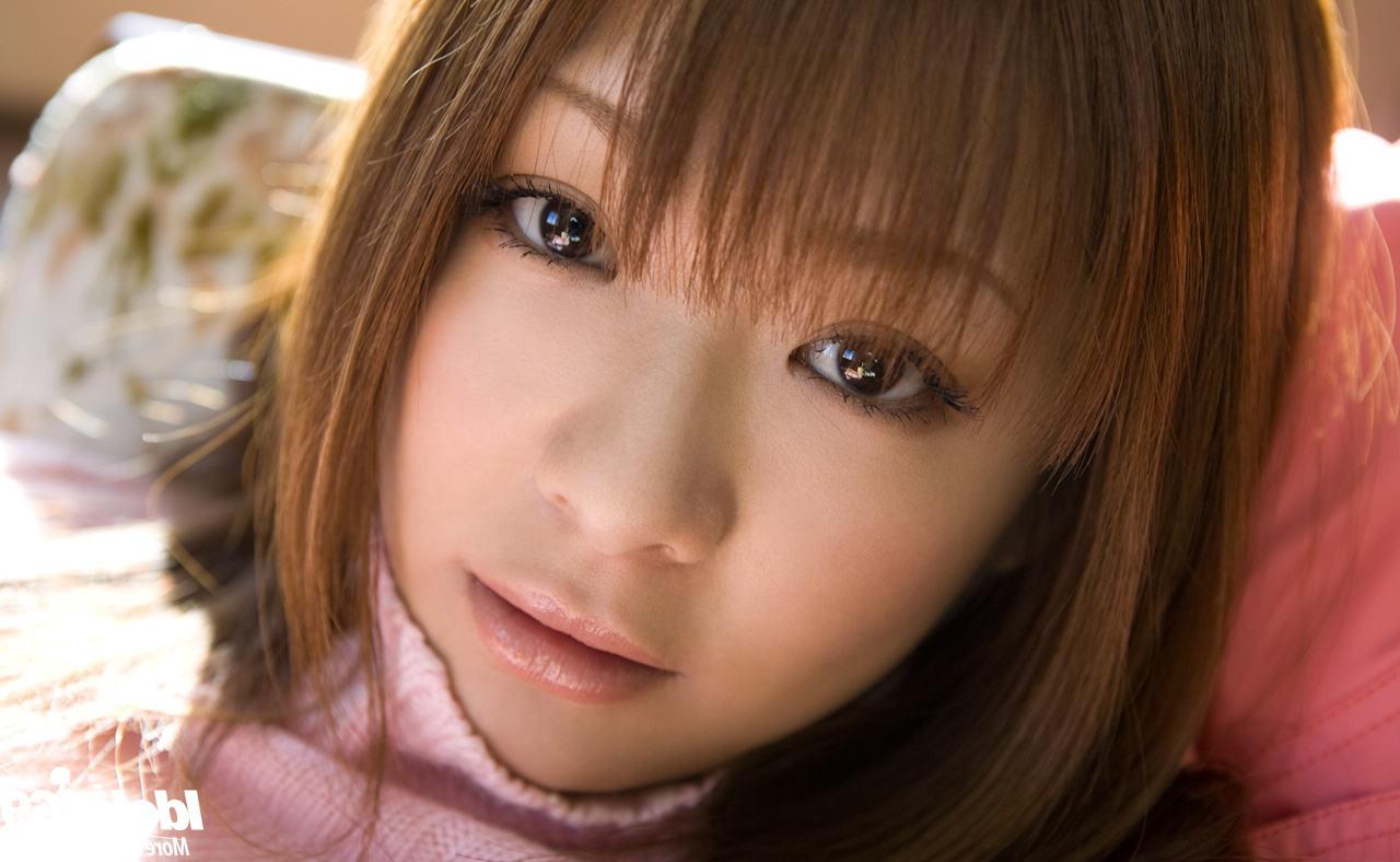 16P Japanese girl in skirt outside