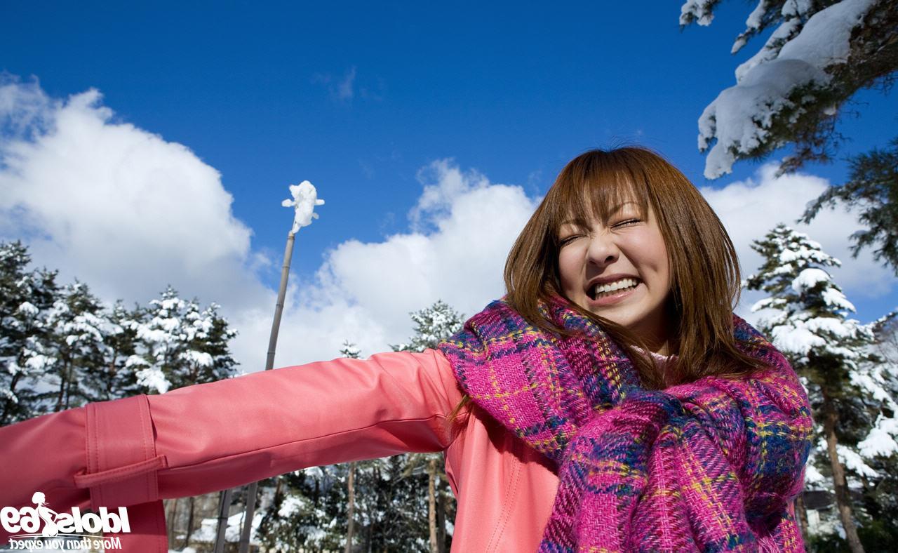16P Japanese girl in skirt outside