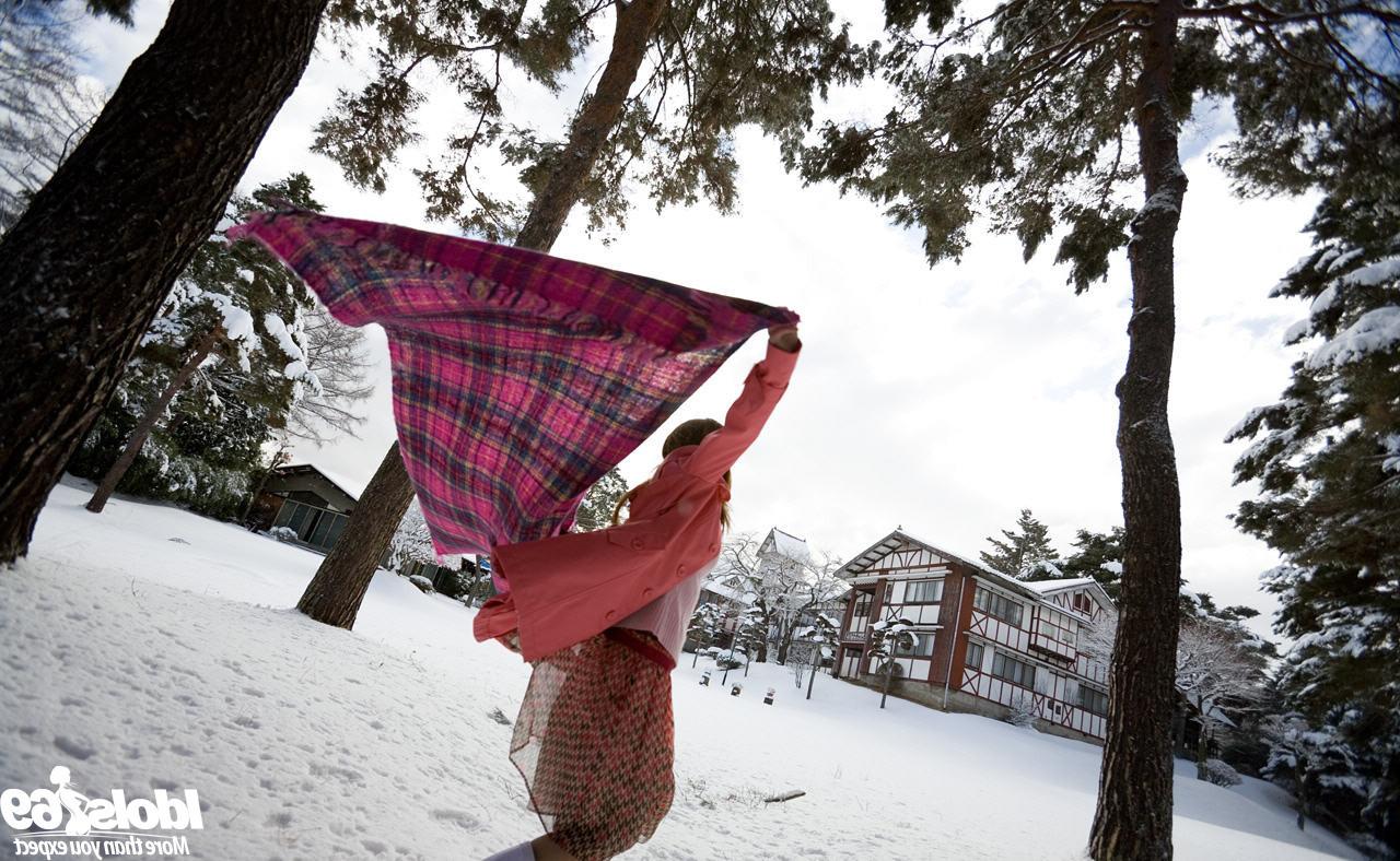 16P Japanese girl in skirt outside