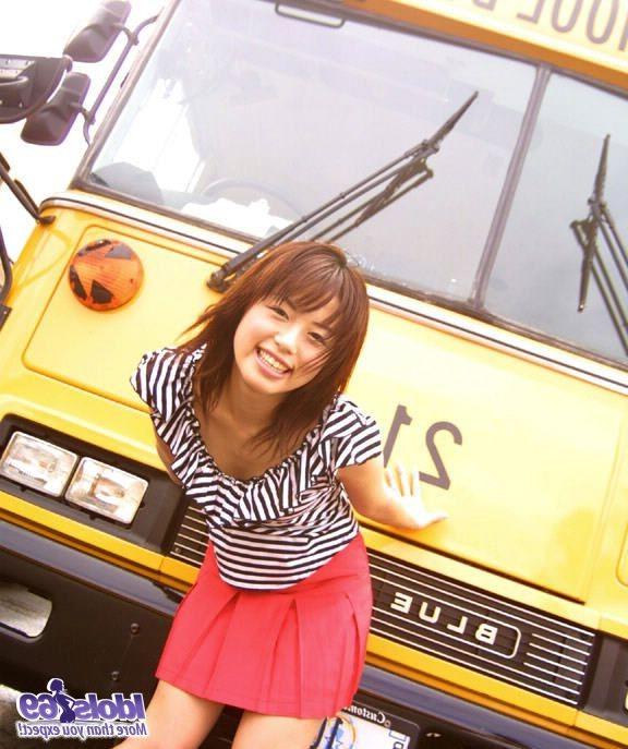 16P Hitomi enjoys showing off in her sarong and teasing guys