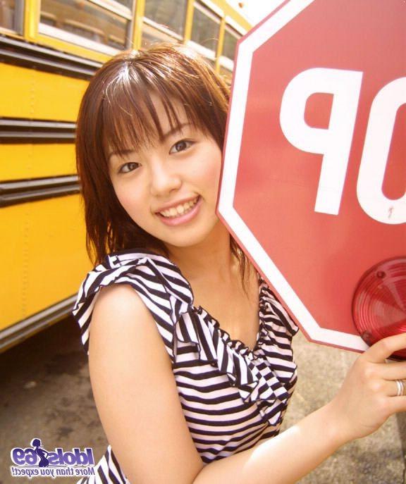16P Hitomi enjoys showing off in her sarong and teasing guys
