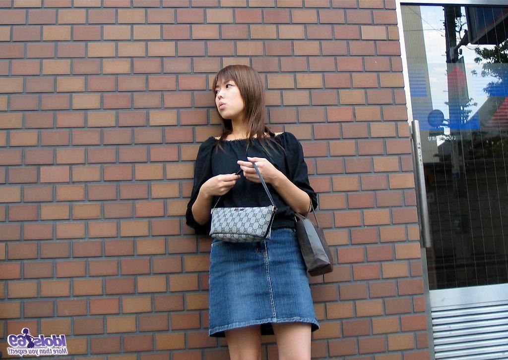 16P Japanese slut showers and washes her pussy and round ass