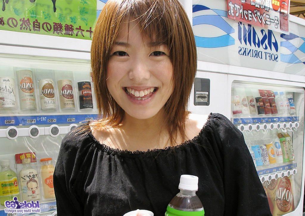 16P Japanese slut showers and washes her pussy and round ass