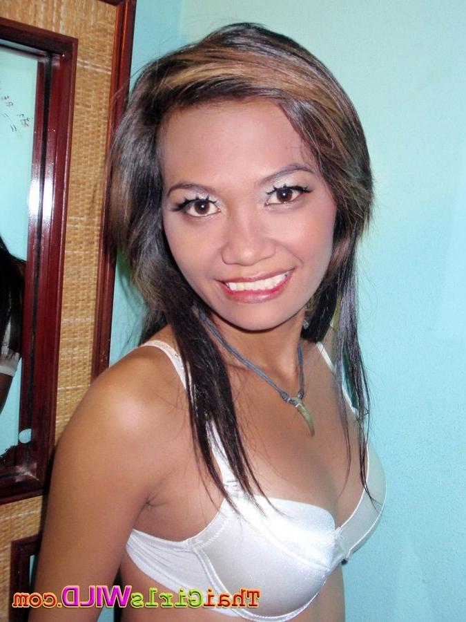 12P Hot Thai Girlfriends flashing tits and sucking cock