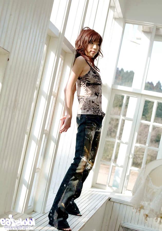 15P Beautiful japanese model with a tight body
