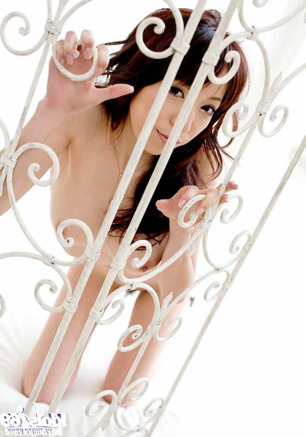 15P Beautiful japanese model with a tight body