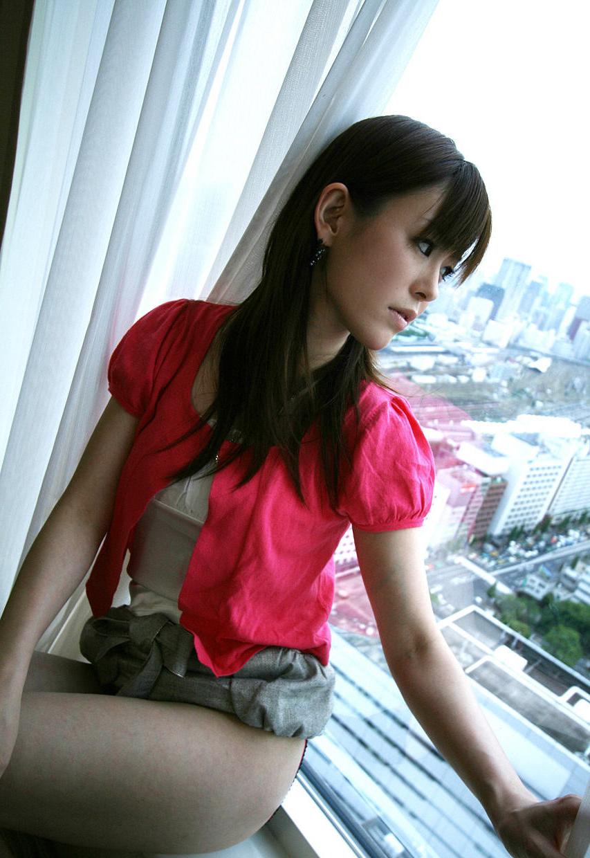 16P Horny Asian slut slowly shows off her pert titties and ass