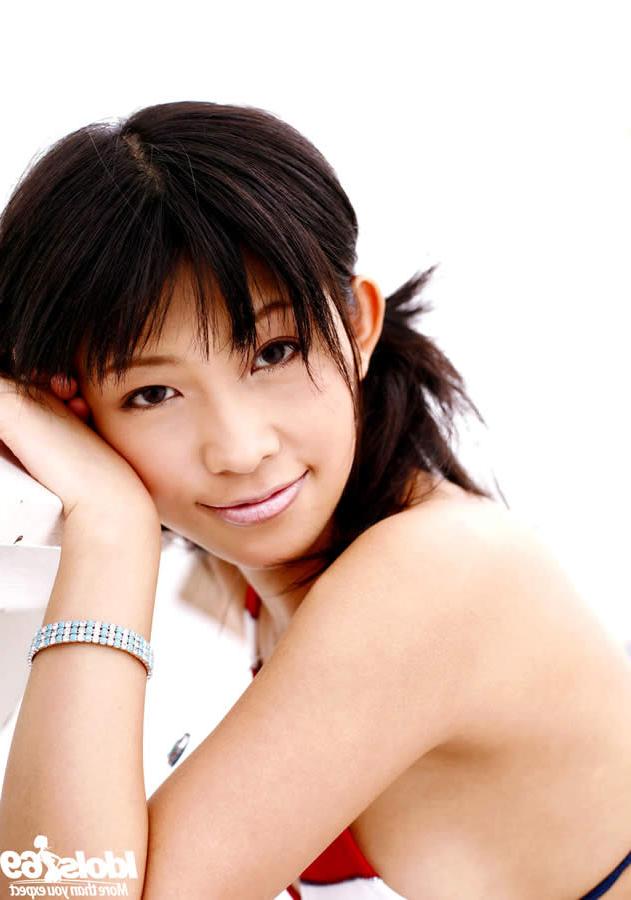 15P Japanese babe showing off her tight body