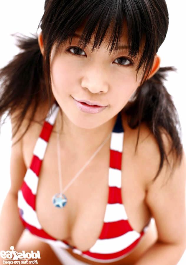 15P Japanese babe showing off her tight body