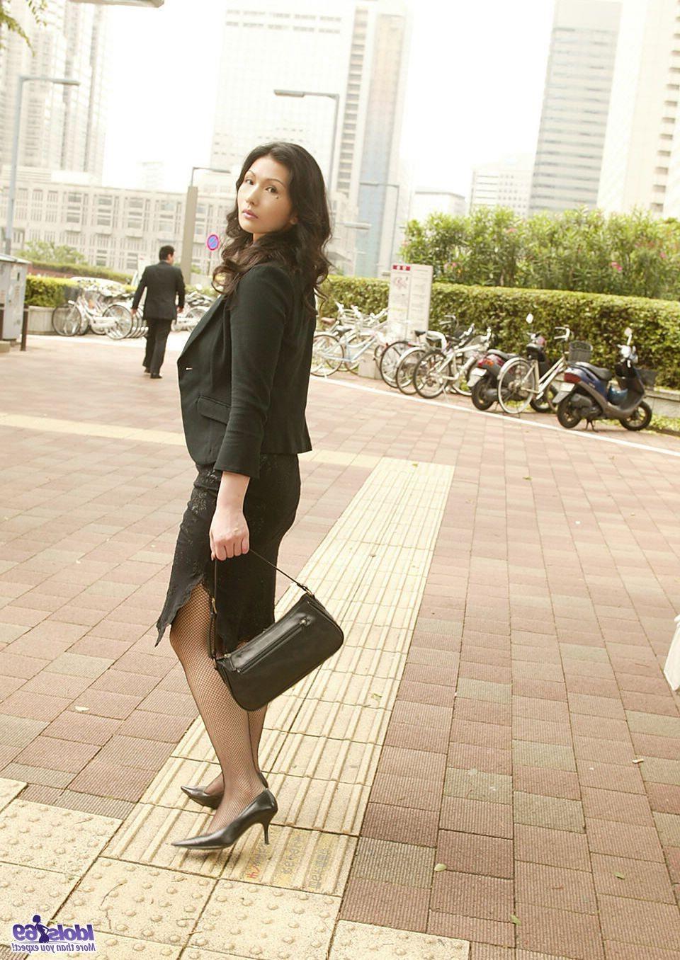 16P Japanese streetwalker shows off her nice firm tits and ass