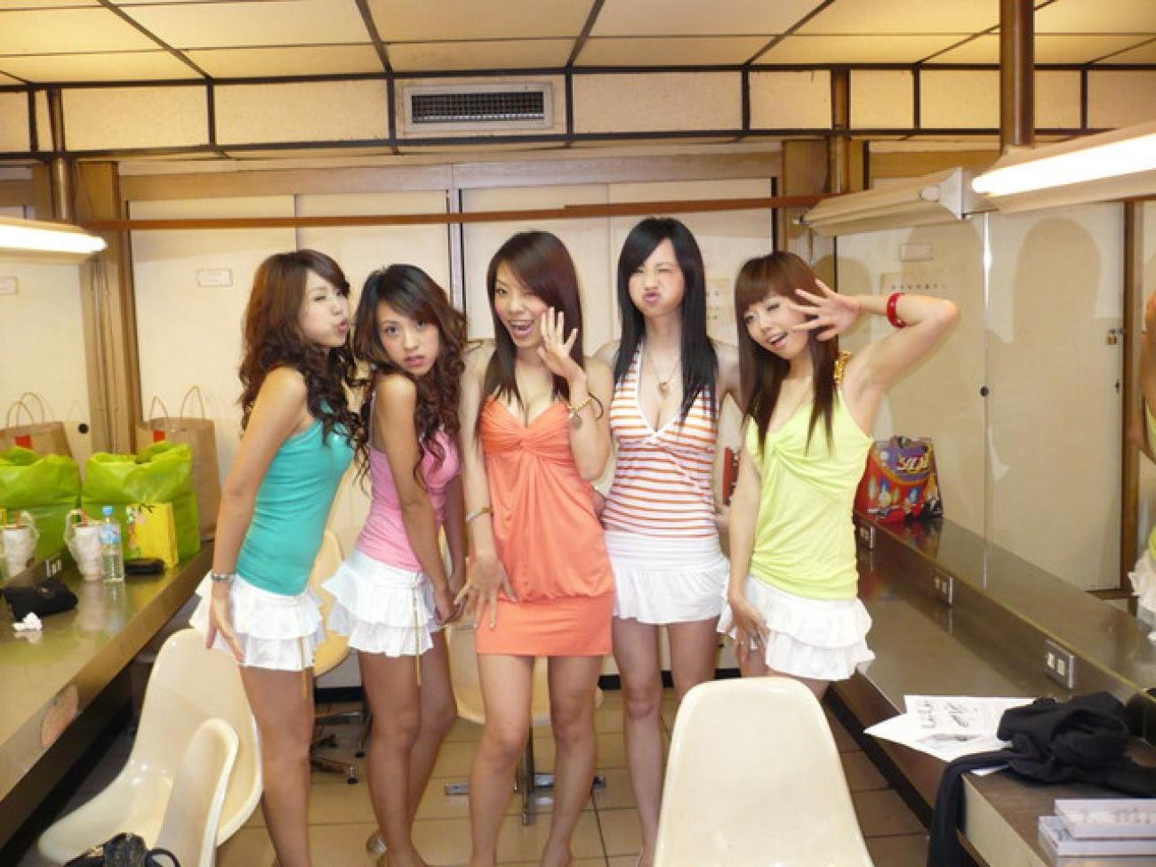 16P Mega oozing hot and delicious Asian girls posing naked
