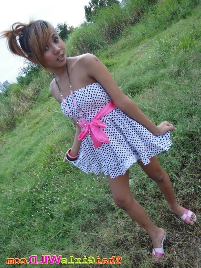 12P Hot Thai Girlfriend Public Upskirt Pussy Flashing