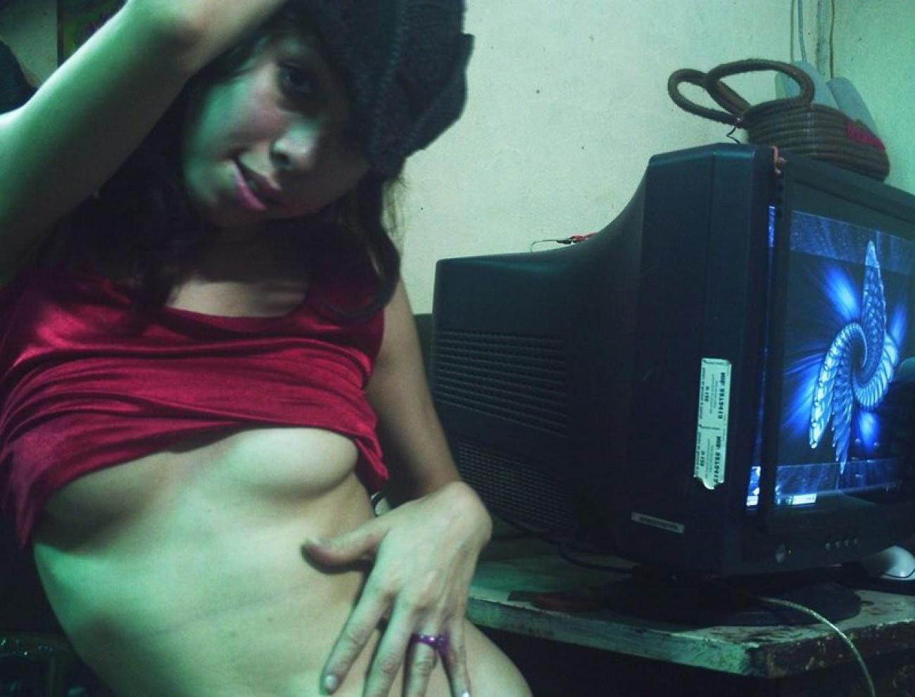 16P Mega oozing hot and delicious Asian girls posing naked