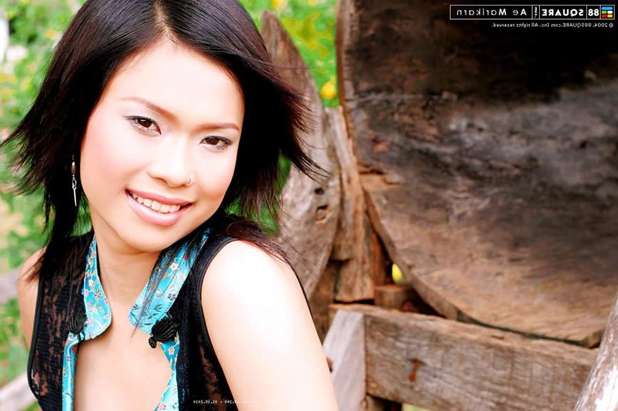 15P Gorgeous thai babe getting naked outside