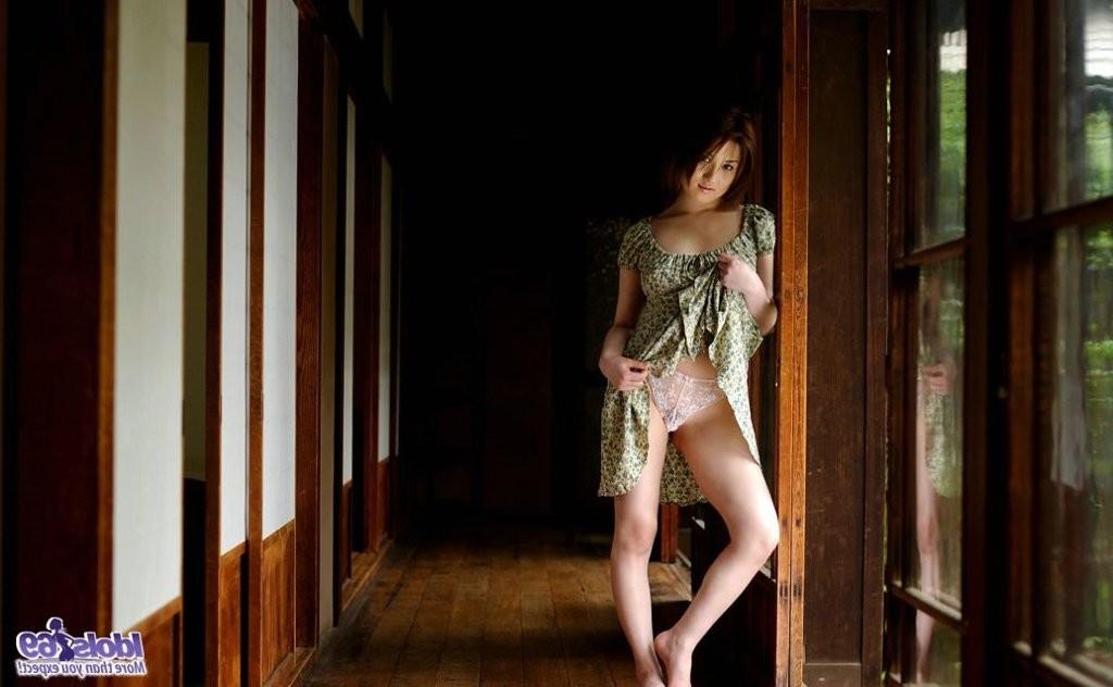 15P Japanese kimono girl gets naked outside and plays with herself