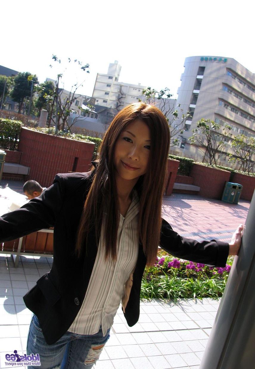16P Japanese tramp shows off her great assets for photographs