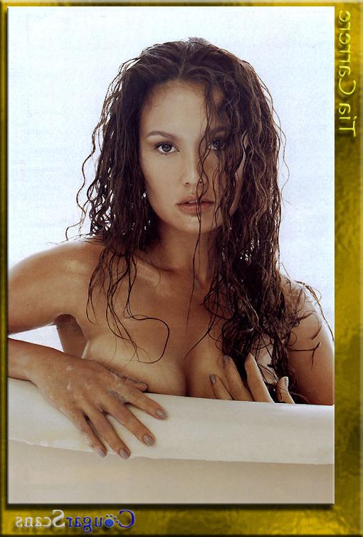 15P Waynes World babe Tia Carrera nude in the hot tub