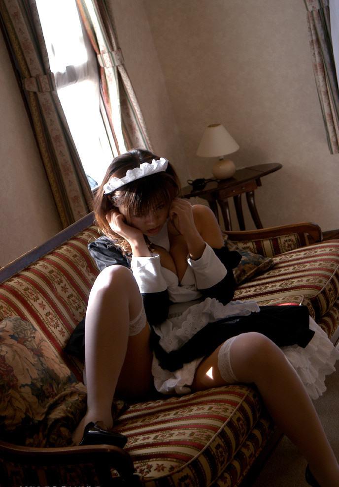 16P Japanese maid Rei enjoys playing the slut and sucking cock