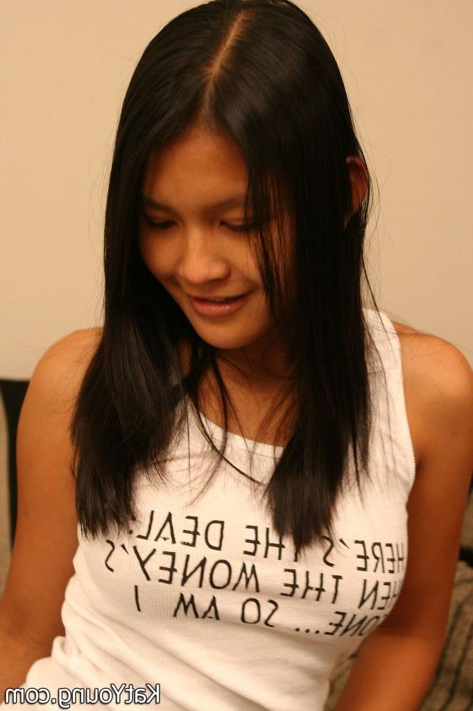 16P ::: Kat Young ::: Pretty asian teen Kat in sexy panties does a sexy tease