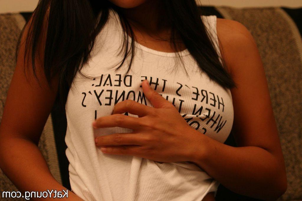 16P ::: Kat Young ::: Pretty asian teen Kat in sexy panties does a sexy tease