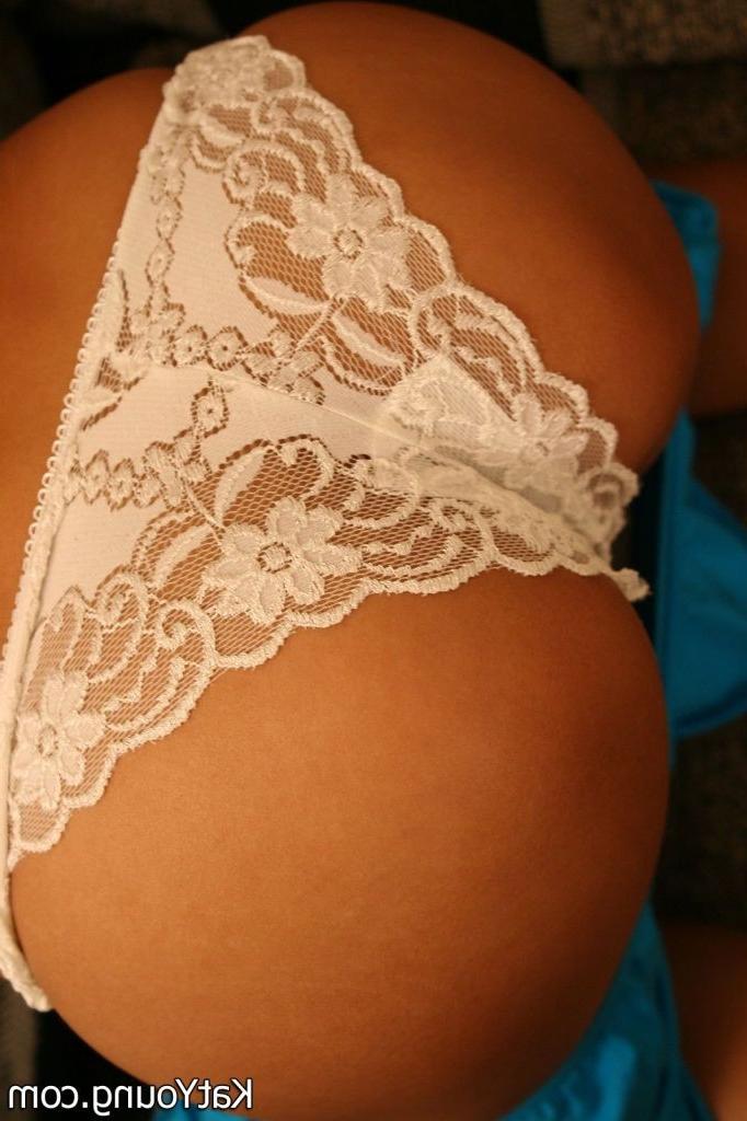 16P ::: Kat Young ::: Pretty asian teen Kat in sexy panties does a sexy tease