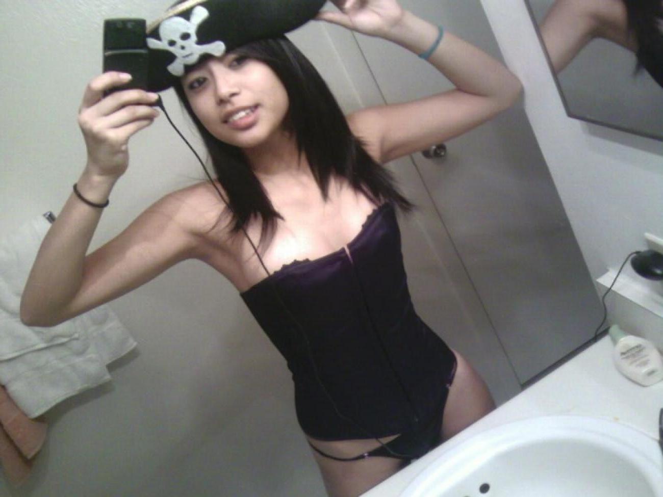 16P Mega oozing hot and delicious Asian girls posing naked