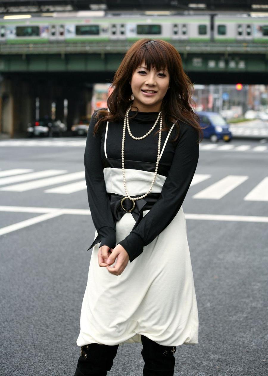16P Japanese whore is enjoying the fame of a model photographed