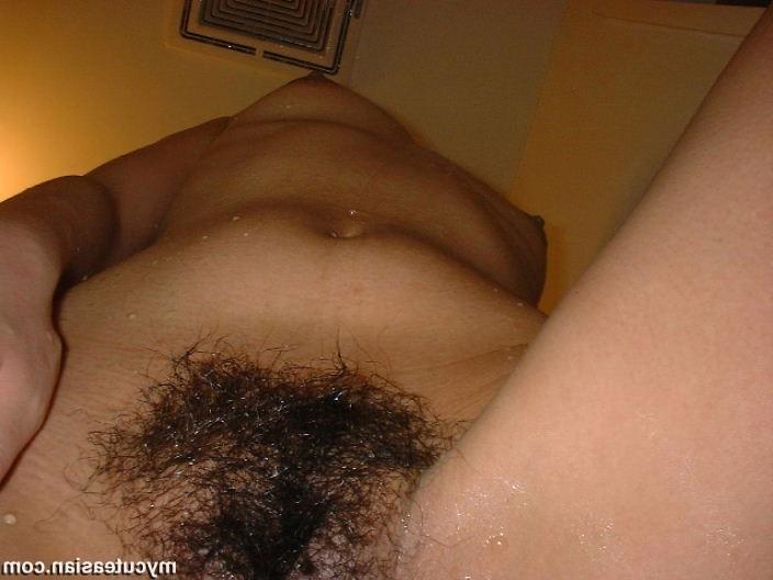15P Amateur Asian girlfriend cumshot on hairy pussy