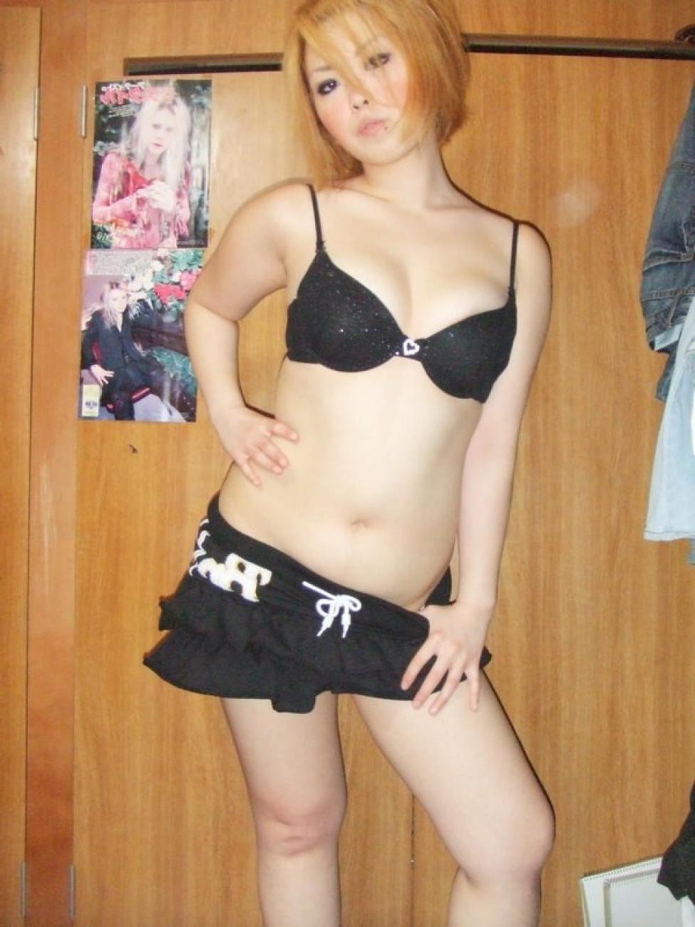 16P Mega oozing hot and delicious Asian girls posing naked