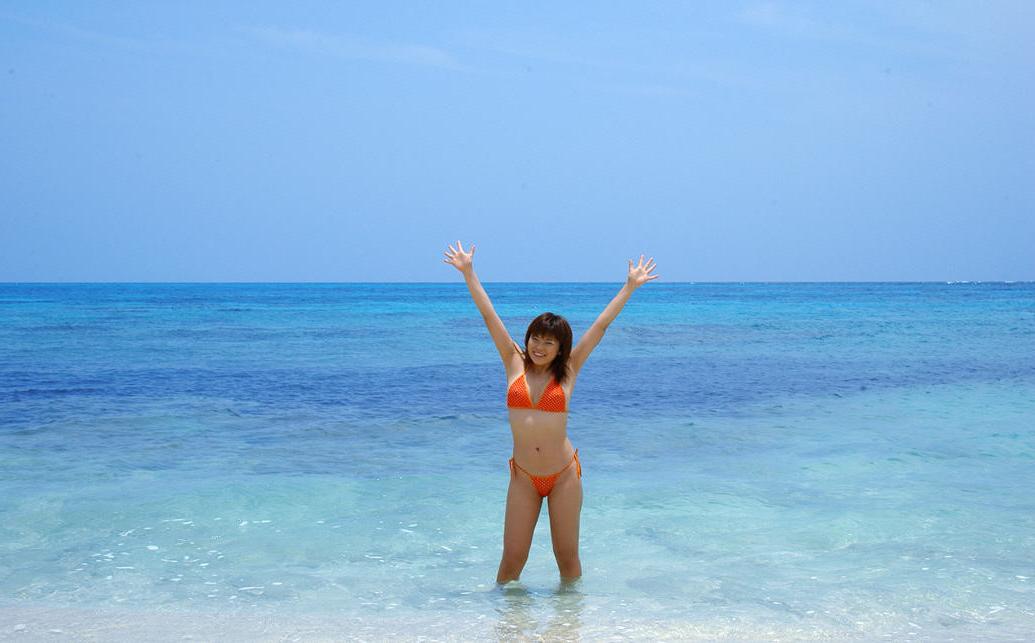 16P Japanese whore shows off her fine big tits by the rocks
